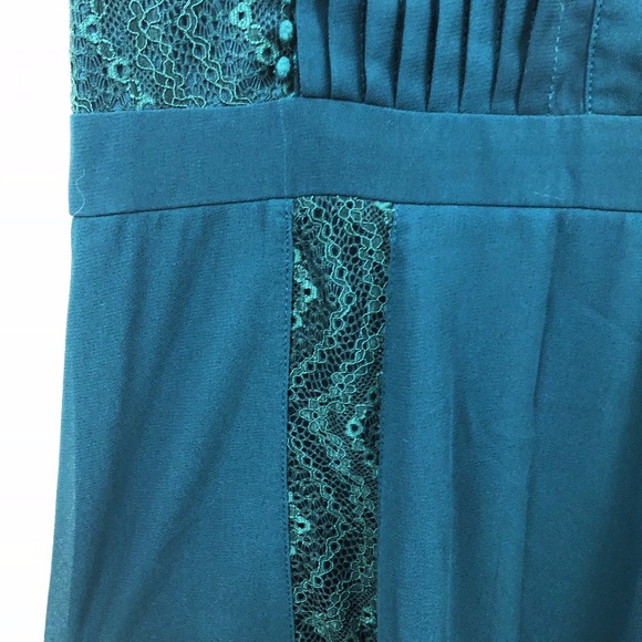 Doe & Rae Green Lace and Pleated Sleeveless Dress - Picture 2 of 8